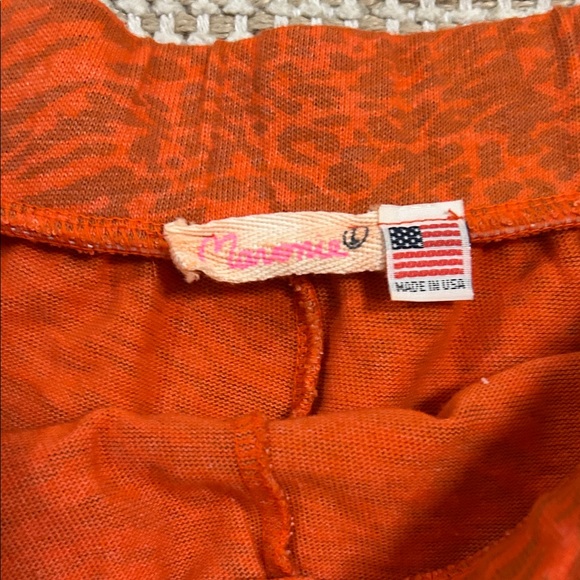 Vibrant Orange Patterned Women's Sweatshirt and Shorts Set - Picture 5 of 8